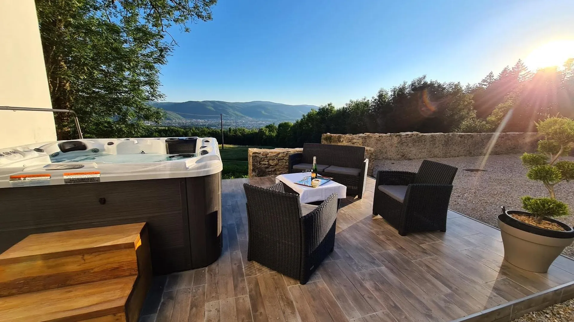 Holiday home Gite Confortable Avec Spa Prive Et Confort Moderne Pont-de-Larn